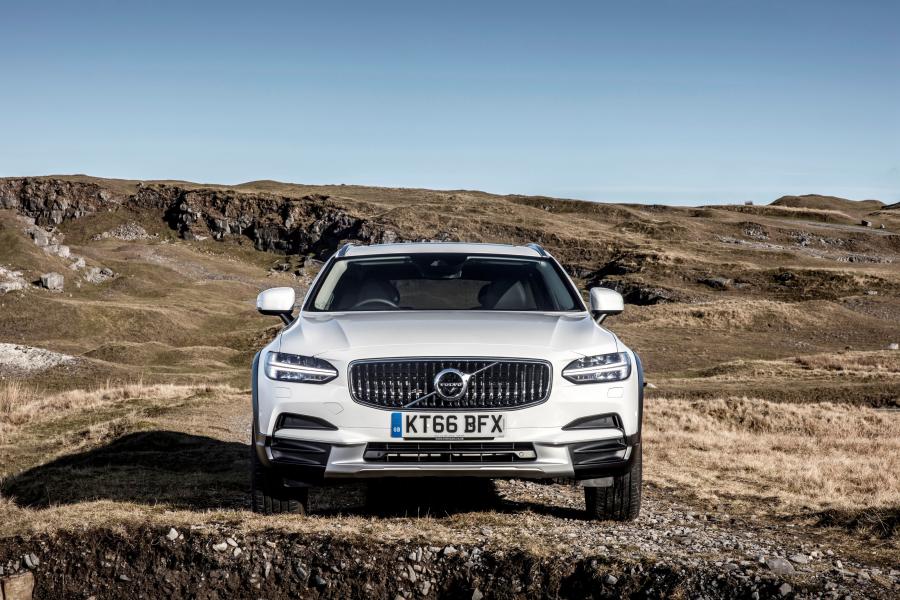  Volvo V90 D4 Cross Country 2017 года  (UK) (фото 31 из 40)